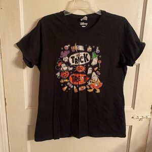 Disney Port & Company Mickey Mouse & Donald Duck Trick Or Treat Halloween Shirt